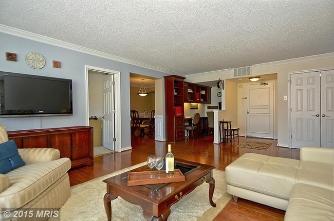 Building Photo - 1515 S Arlington Ridge Rd