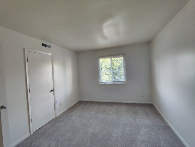 Building Photo - 600 Reusens Rd