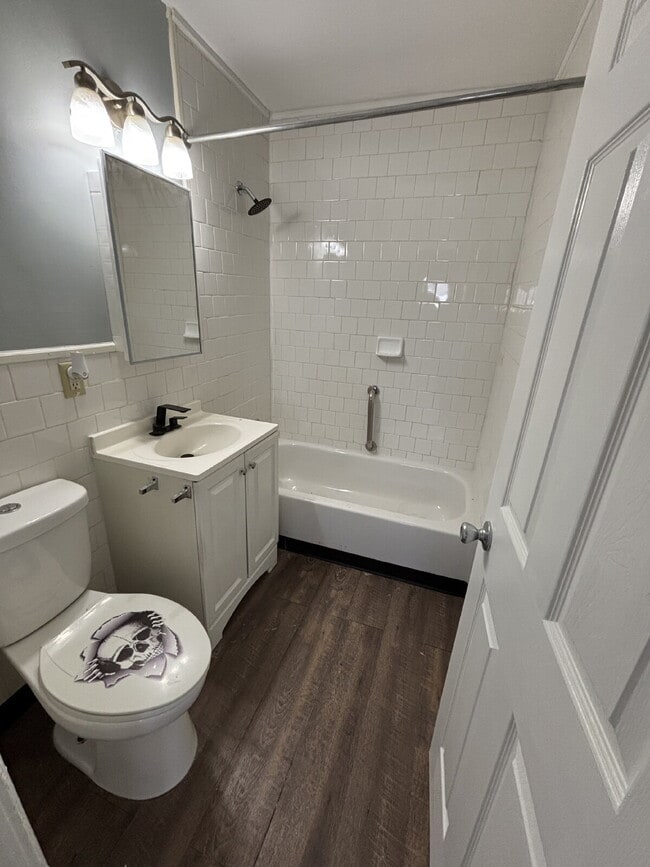 Building Photo - Your ideal home in Gary!
