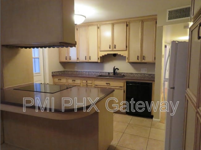 Building Photo - 15 E McKinley St