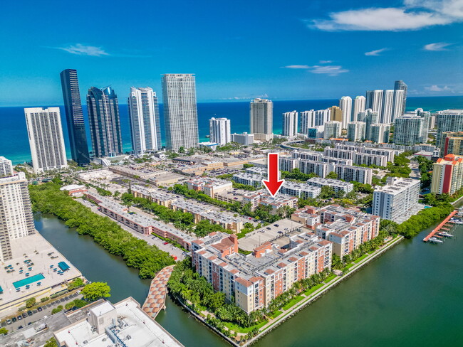 Foto del edificio - 17125 N Bay Rd