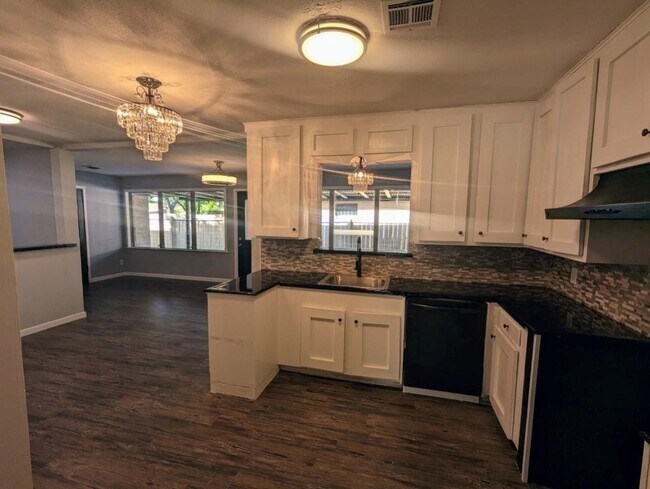 Foto del edificio - 612 Sunset Ln