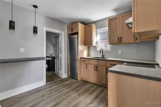 Building Photo - 2 Dewitt St