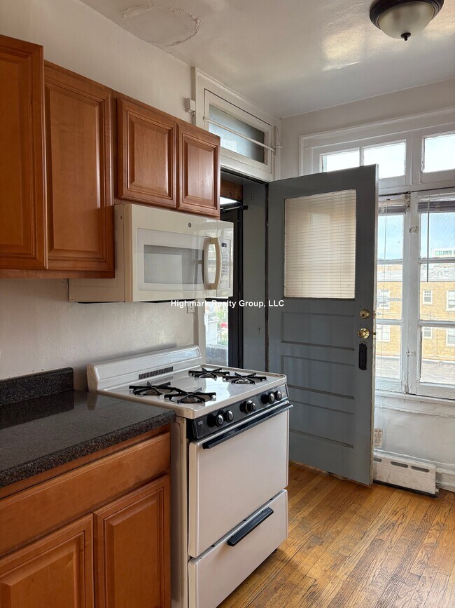 Foto del edificio - 909 Elmwood Ave