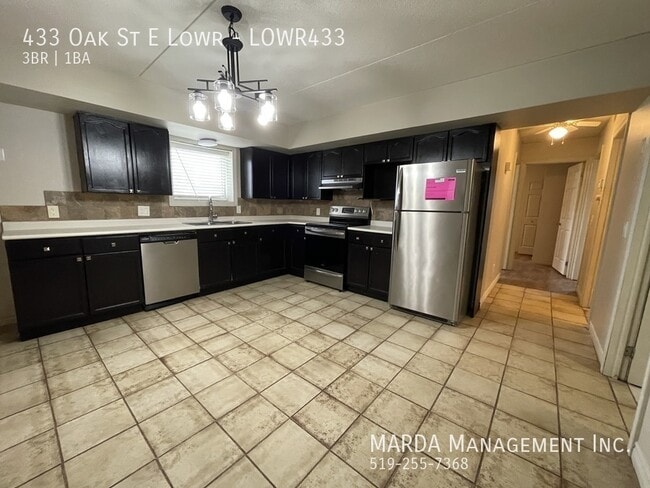 Building Photo - SPACIOUS 3 BED/1BATH UNIT IN LEAMINGTON +HYDRO, WATER & GAS!