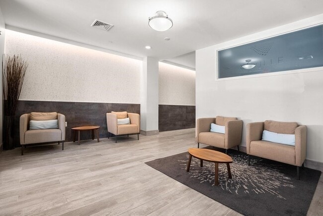 Building Photo - 250 Meridian St