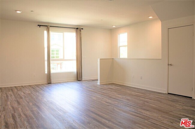 Building Photo - 2581 Arvia St