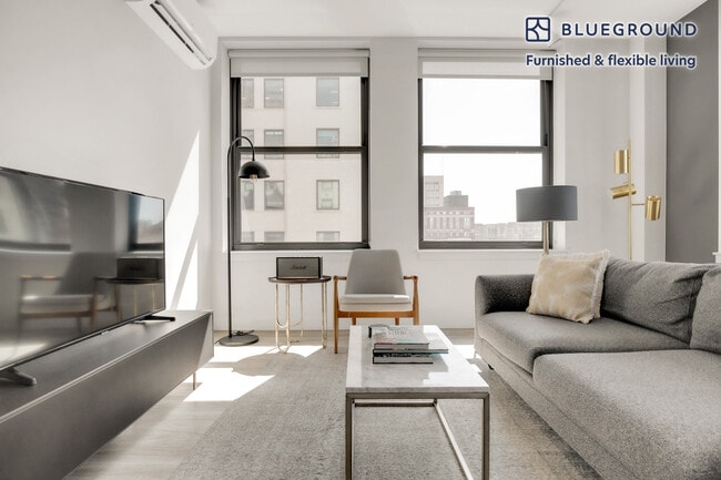 Building Photo - 330 S Wells St