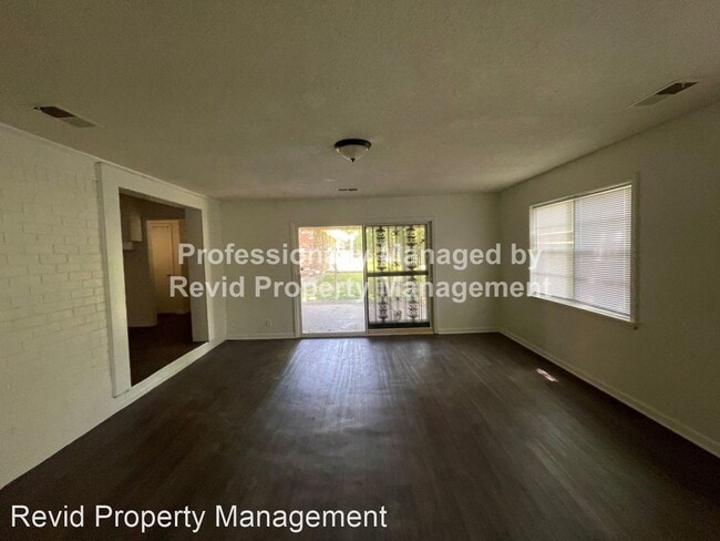 Building Photo - 4 br, 2 bath House - 5058 N. Circle Rd.