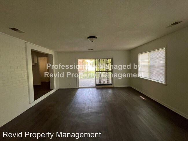 Foto del edificio - 4 br, 2 bath House - 5058 N. Circle Rd.