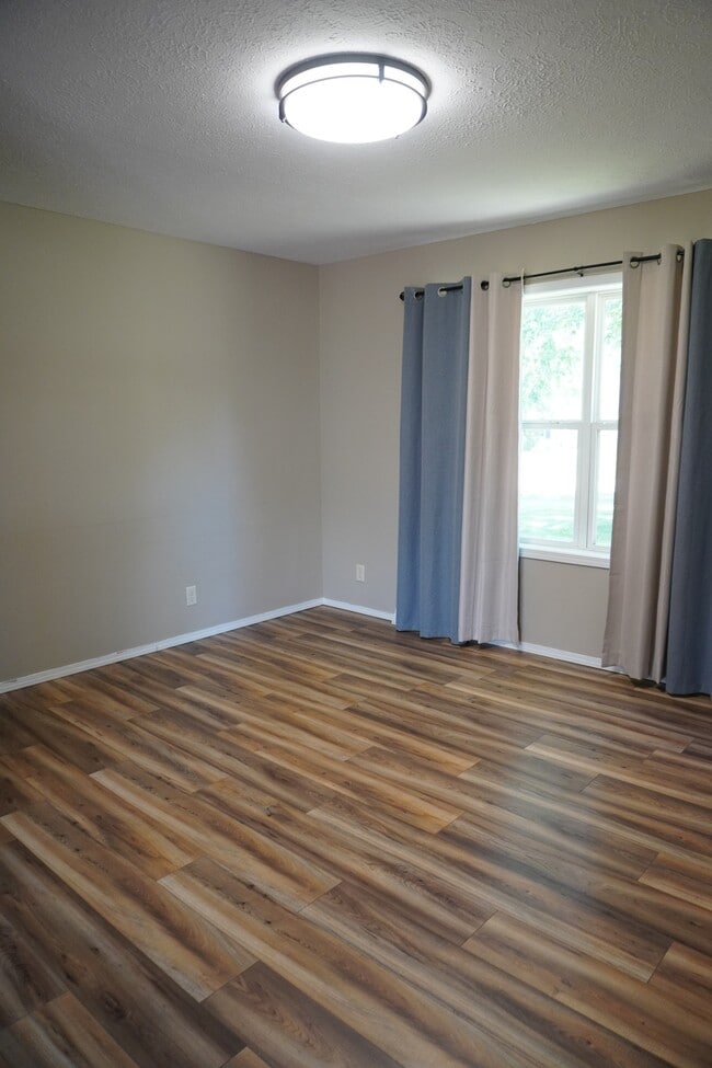 Building Photo - 37 Ems D22A Ln