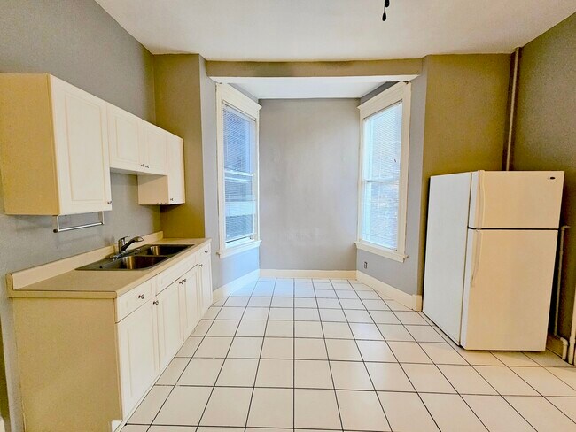 Foto del edificio - 1448 N Maplewood Ave