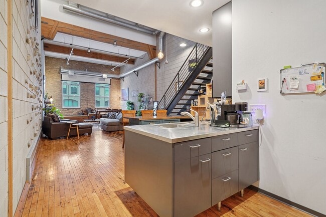 Building Photo - 801 N Washington Ave