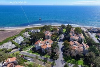 Building Photo - 46 Seaview Dr