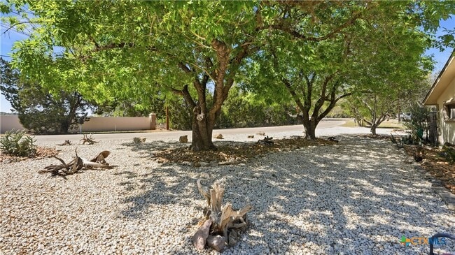 Foto del edificio - 1268 Lakeside Dr W