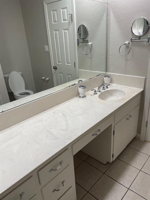 Foto del edificio - 300 Evergreen Cir