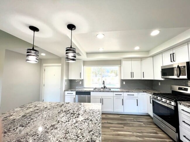 Building Photo - Beautifully Remodeled 3 Bedroom Pool Home ...