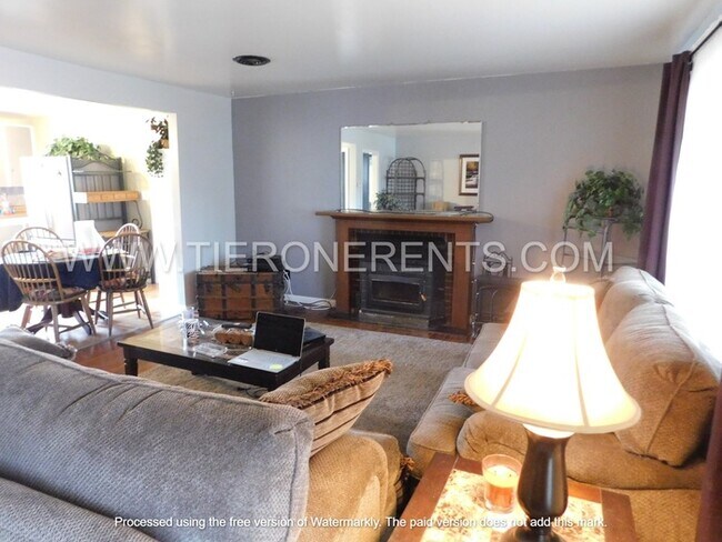 Building Photo - Charming 3 bed/1 bath home in a great loca...