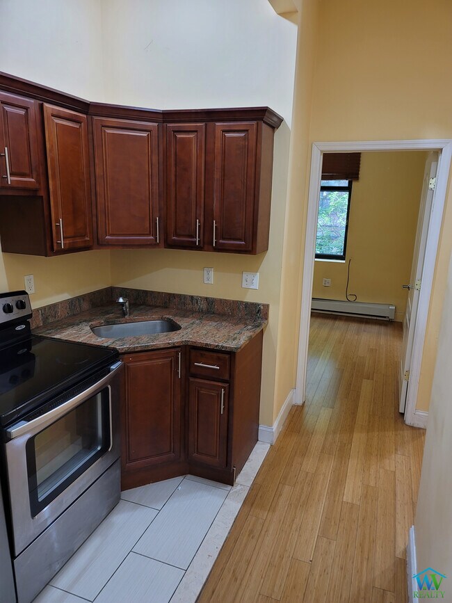 Building Photo - 612 W 138th St