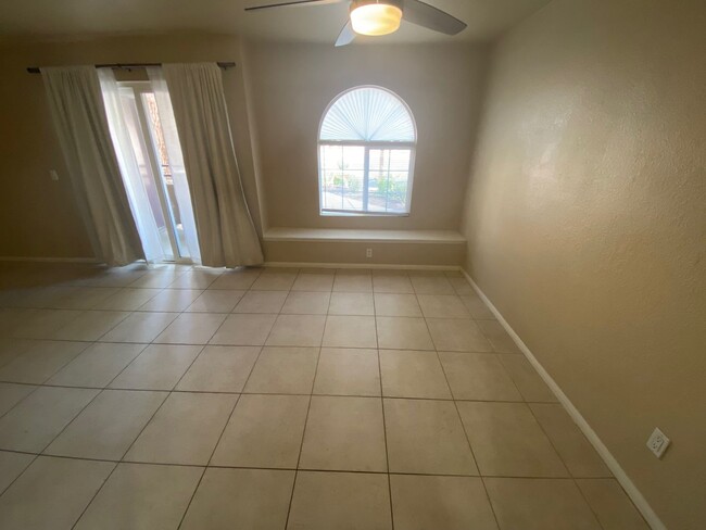 Building Photo - LOVELY 3 BEDROOM 2 BATHROOM 1ST FLOOR CONDO,