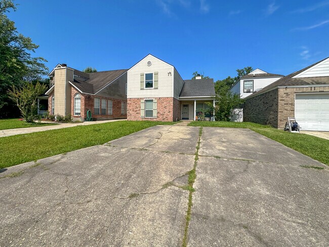 Building Photo - 8946 Sassafras Dr
