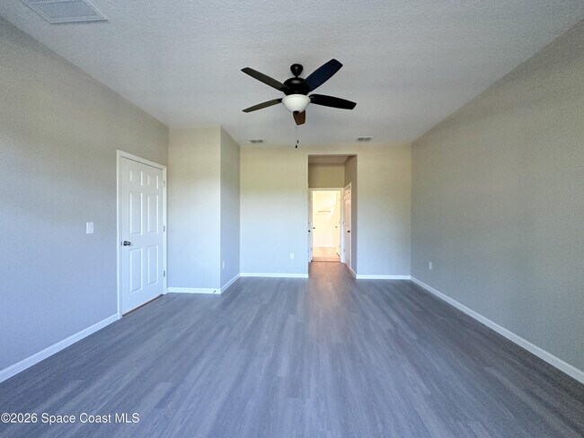 Foto del edificio - 714 Old Country Rd S E