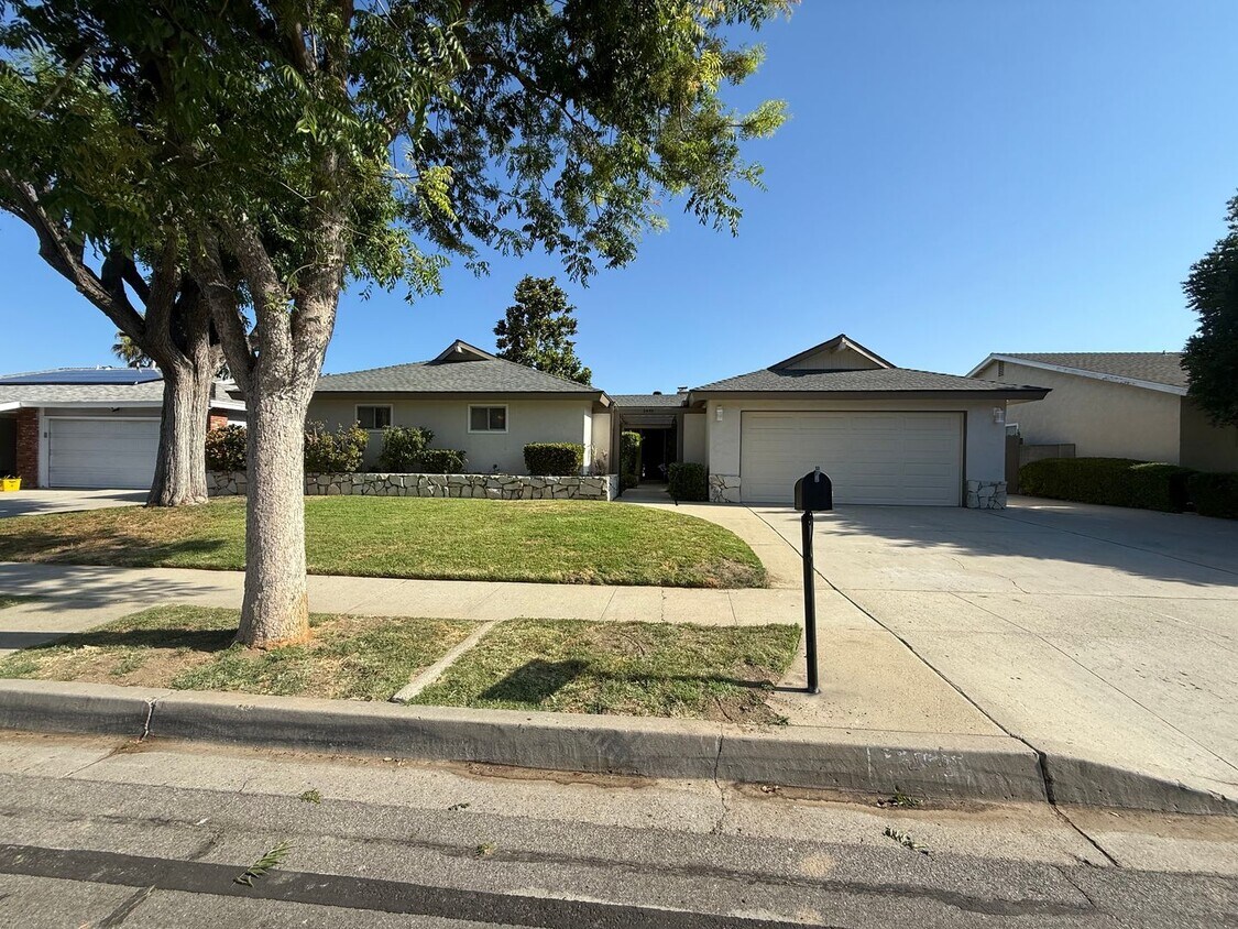Primary Photo - 3 bed, 2 bath single story home in central...