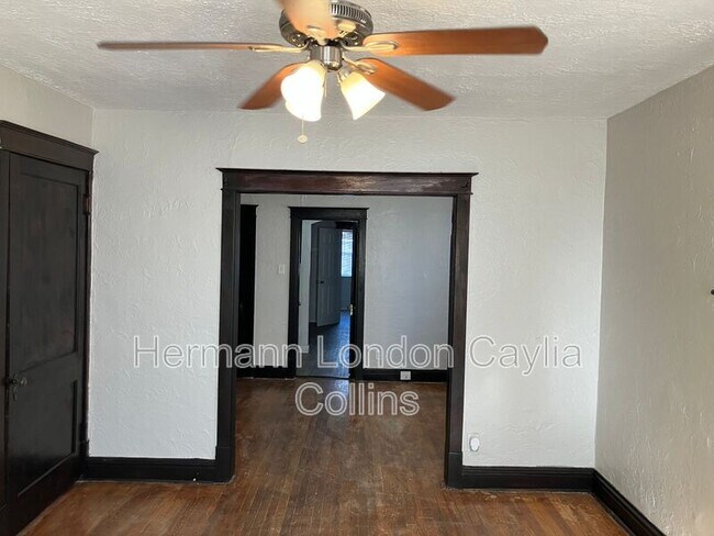 Foto del edificio - 3753-3755 Dunnica Avenue