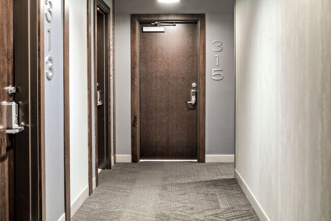 Foto del edificio - 221 E Mountain Ave