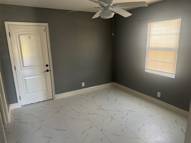 Foto del edificio - 1107 E 40th 1/2 St