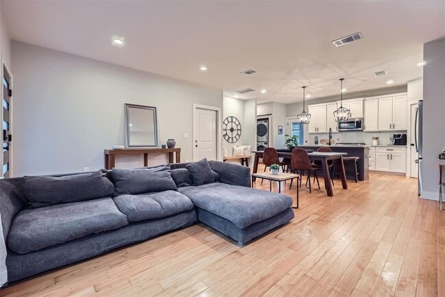 Building Photo - 5709 Tura Ln