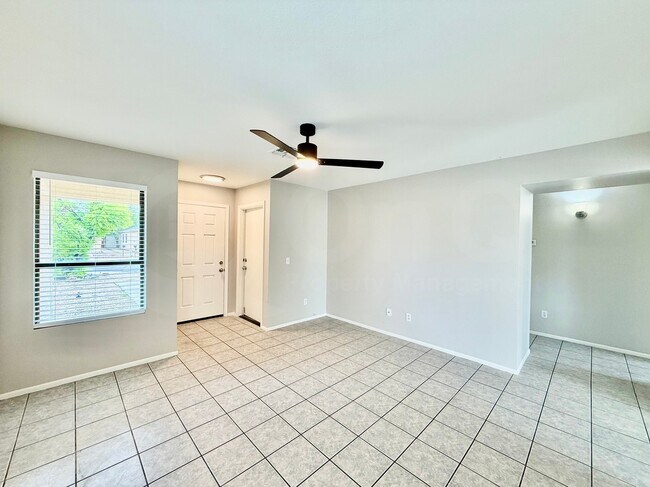Foto del edificio - 8604 W Elm St