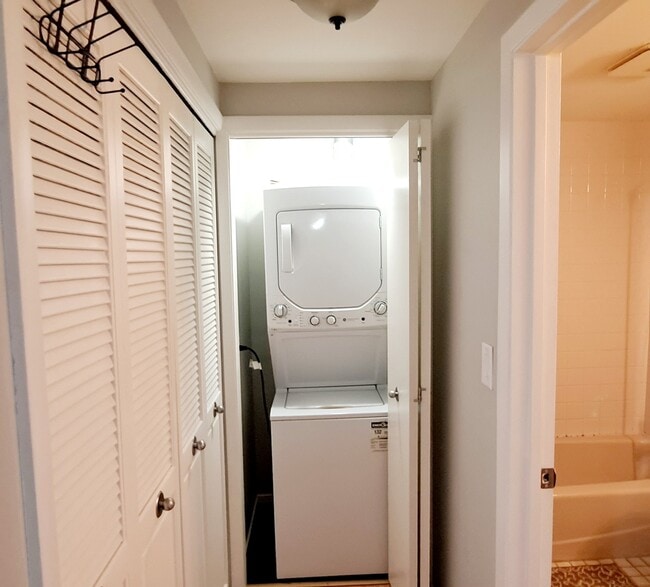 Foto del edificio - 6337 Roosevelt Rd