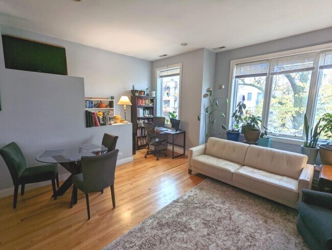 Foto del edificio - 2426 W Erie St