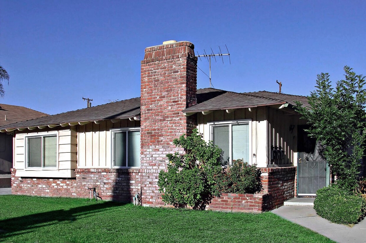 Primary Photo - 650 Ridgeway Ln