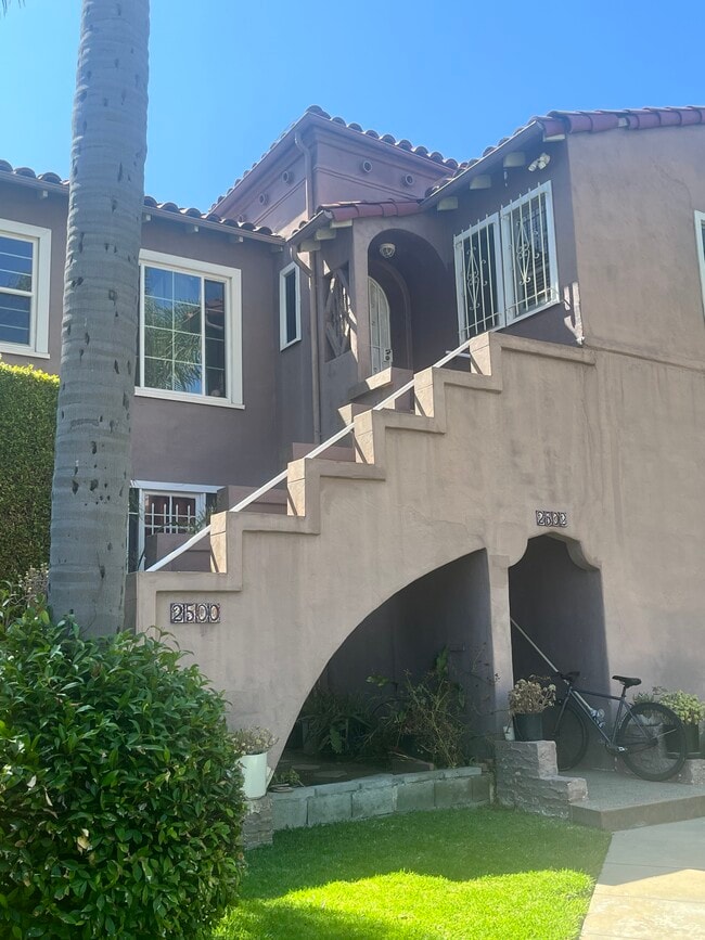 Building Photo - 2500 S Bronson Ave