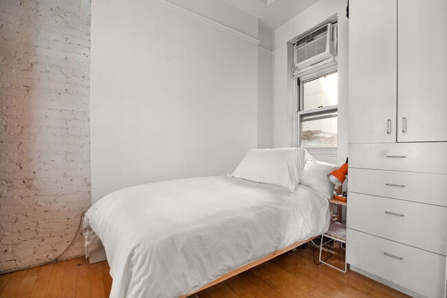 Building Photo - 316 Mott St