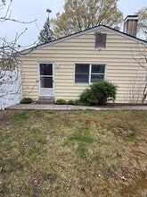 Building Photo - 5 Whitney Ln