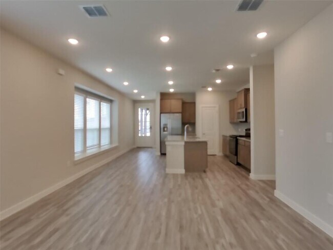 Building Photo - 556 Raglands Rd