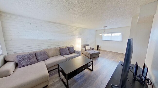 Foto del edificio - 6800 E Tennessee Ave