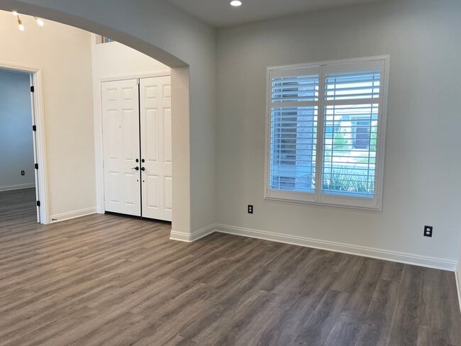 Building Photo - COMING SOON! - Belcourt Seven Oaks