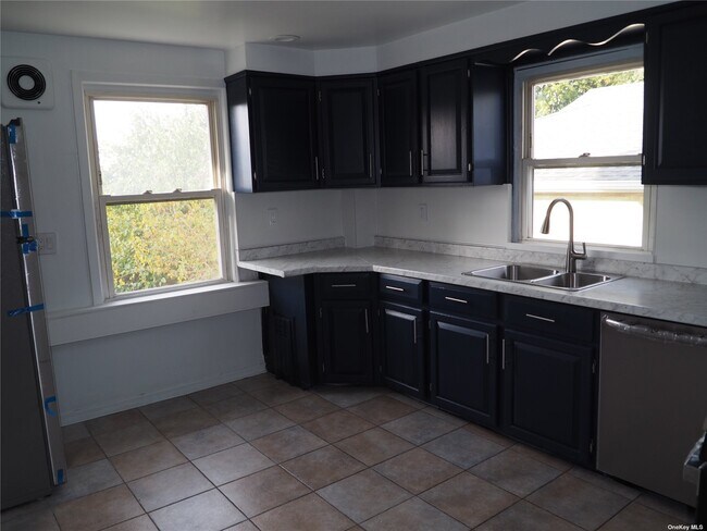 Building Photo - 364 Mulry Ln