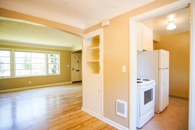 Building Photo - In the Heart of NW-Mid-Century 2Bdr Lives ...