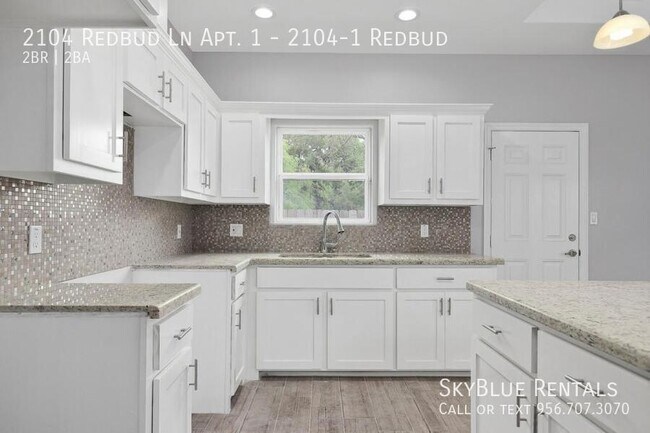 Foto del edificio - 2104 Redbud Ln