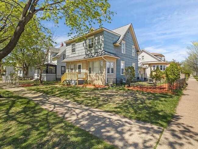 Foto del edificio - 1541 Charles Ave