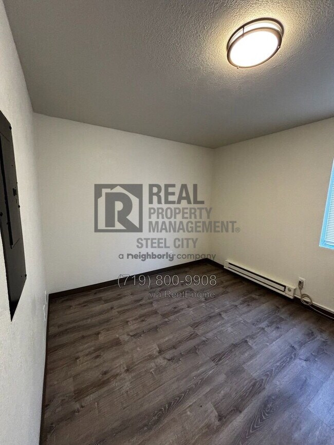 Foto del edificio - 1715 Oakshire Ln