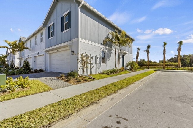 Building Photo - 4404 Longwood Lk Sq