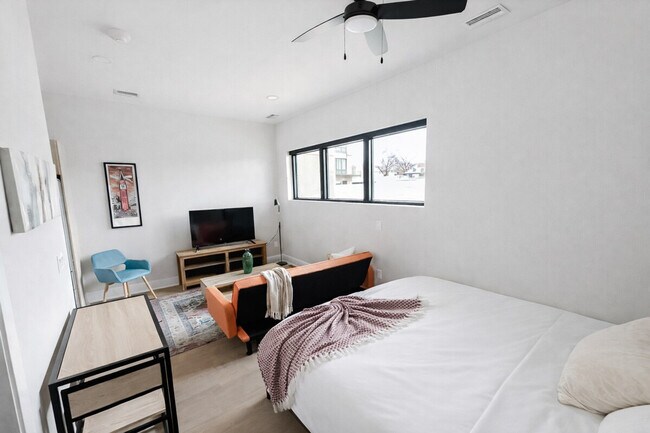 Foto del edificio - 4624 Douglas St
