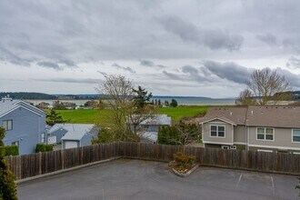 Building Photo - 1850 SW Scenic Heights St