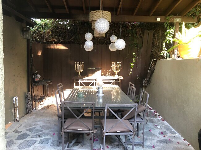 Foto del edificio - 1316 N Occidental Blvd